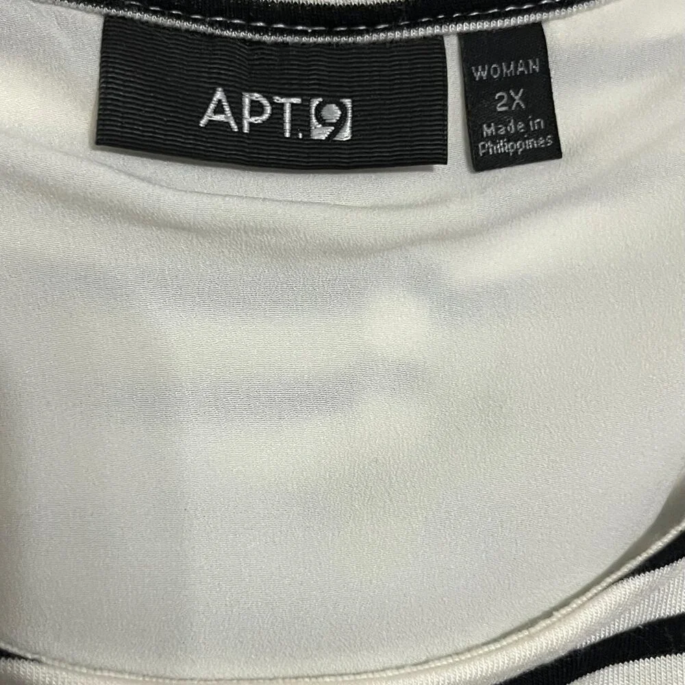High-Lo Black and White Striped with a split bottom back, 2X , APT. 9 - Picture 4 of 5